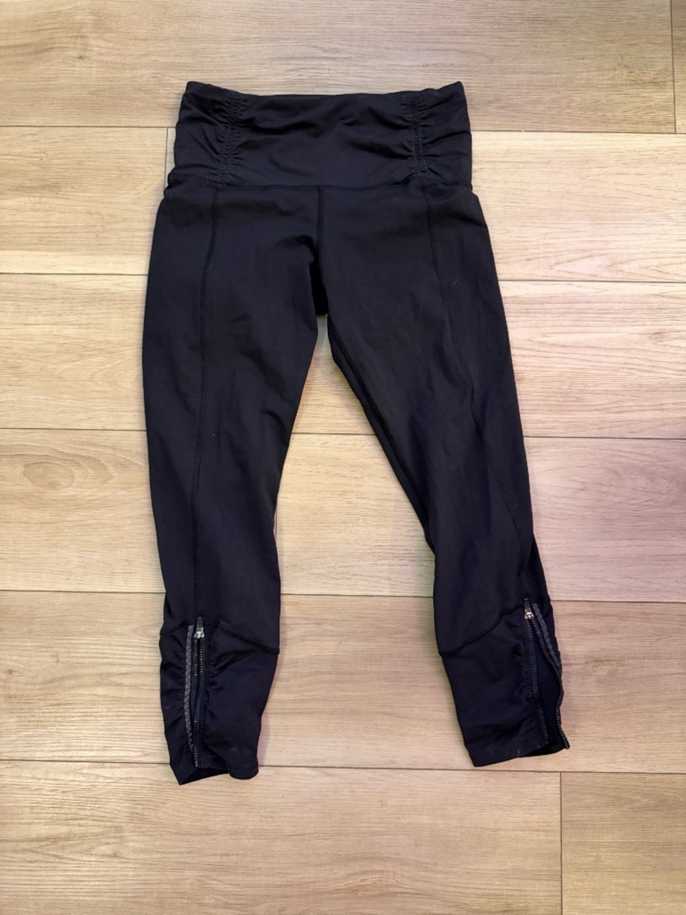 Lululemon Black Cropped Zip Leggings Ruched Waist Size 6